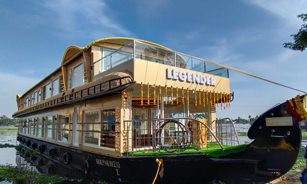 7 Bed luxury houseboat