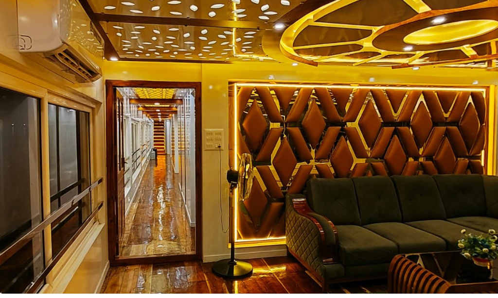10 Bed Luxury houseboat (9)